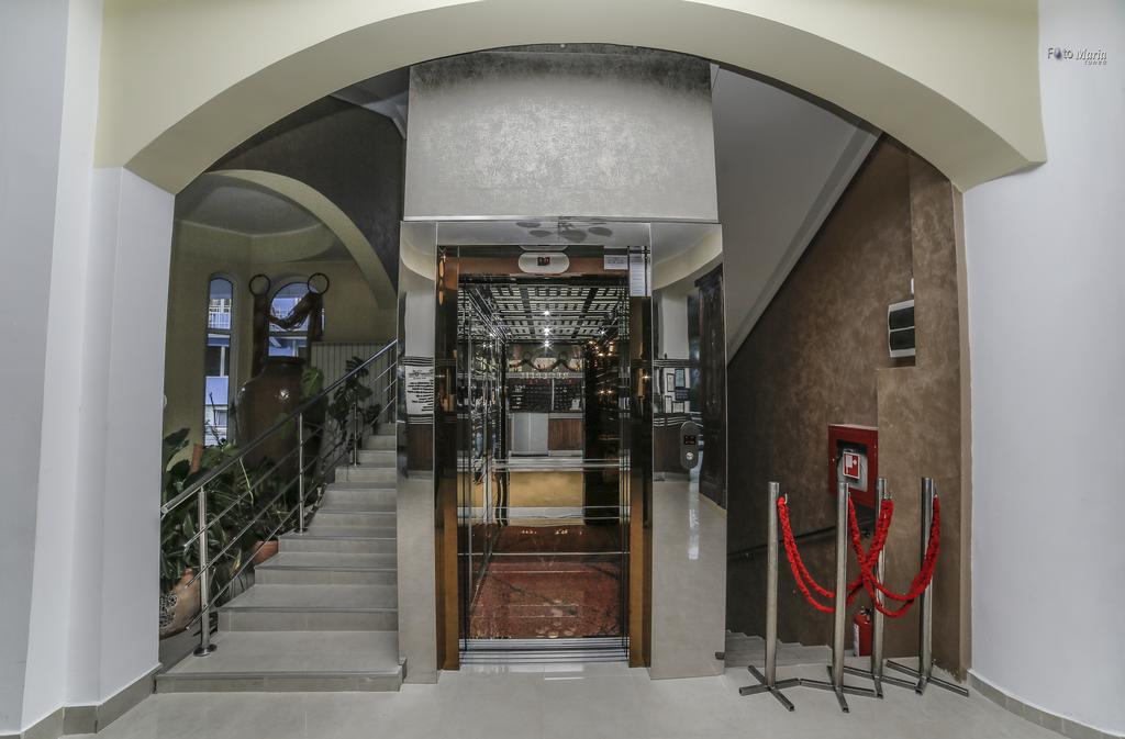 Hotel Golden Spirit Baile Herculane Bagian luar foto