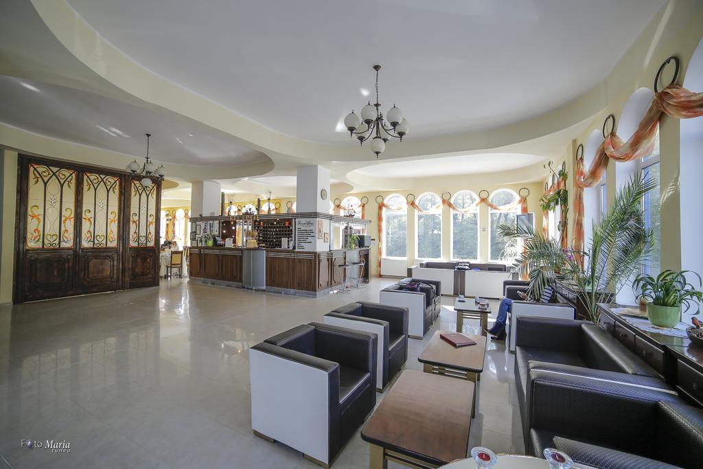 Hotel Golden Spirit Baile Herculane Bagian luar foto