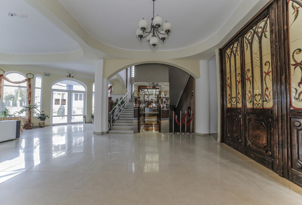 Hotel Golden Spirit Baile Herculane Bagian luar foto