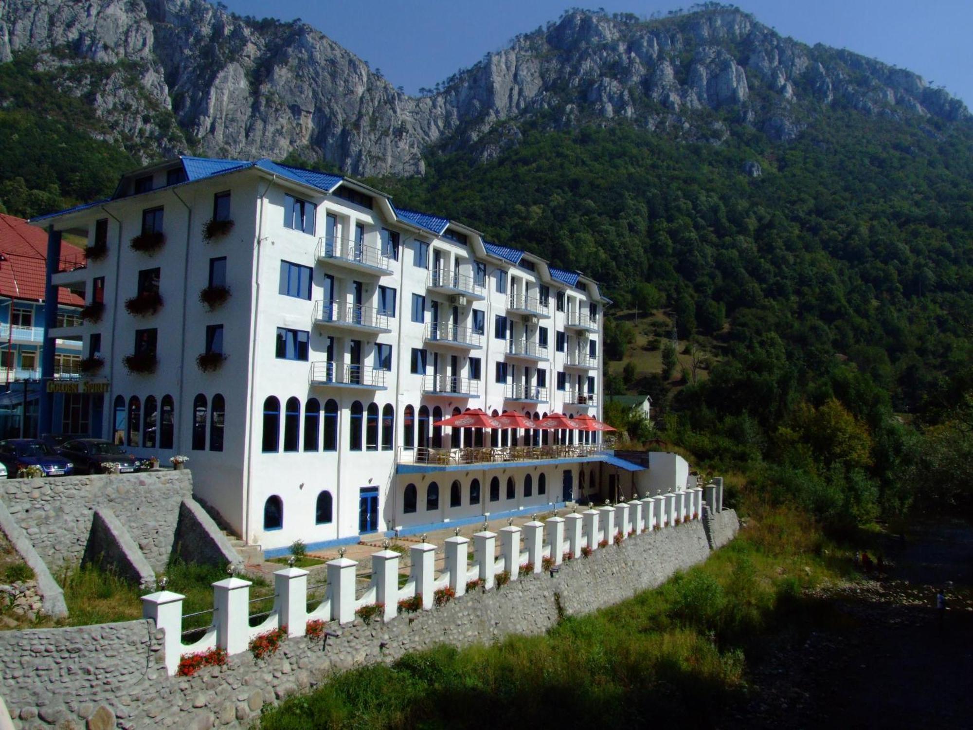 Hotel Golden Spirit Baile Herculane Bagian luar foto