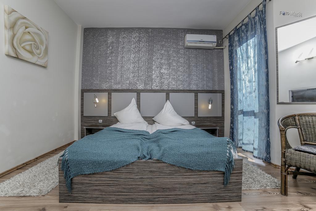 Hotel Golden Spirit Baile Herculane Ruang foto