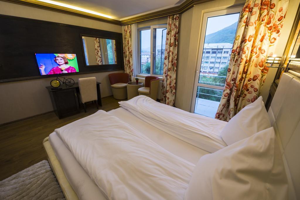 Hotel Golden Spirit Baile Herculane Ruang foto