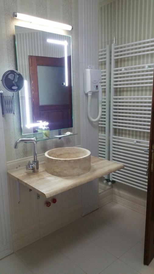 Hotel Golden Spirit Baile Herculane Bagian luar foto