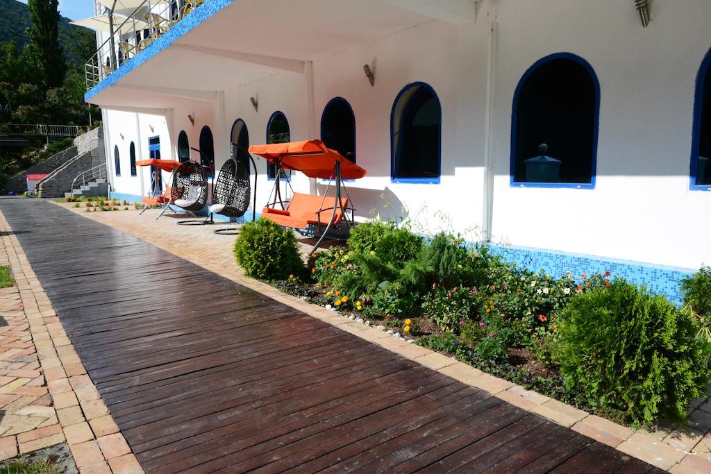 Hotel Golden Spirit Baile Herculane Bagian luar foto